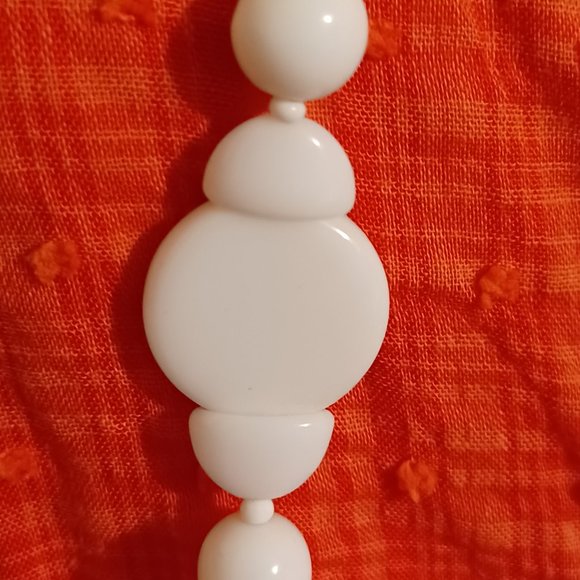 Vintage 1970s Miriam Haskell Vintage White Milk Glass Bead Necklace - Picture 2 of 5
